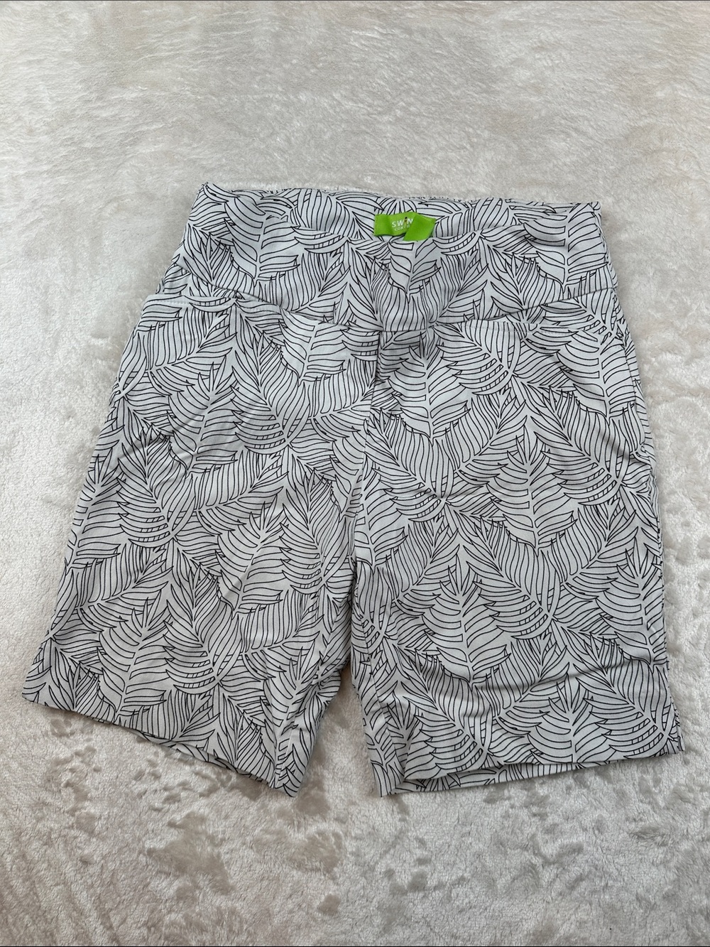 Swing Control Size 4 Leaf-Print White Bermuda Shorts  | Casual | Everyday